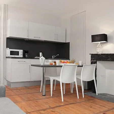 Suites De La Tour Centre Aparthotel 3*