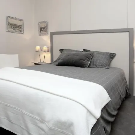 Suites De La Tour Centre Aparthotel 3*