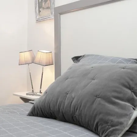 Suites De La Tour Centre Aparthotel 3*