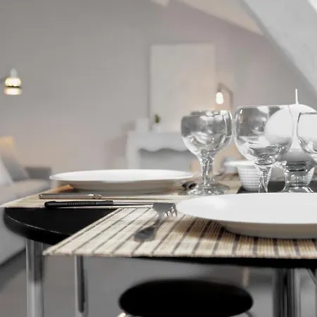 Suites De La Tour Centre 3*