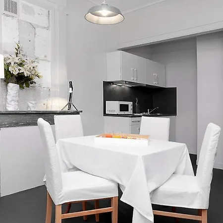 Suites De La Tour Centre 3*